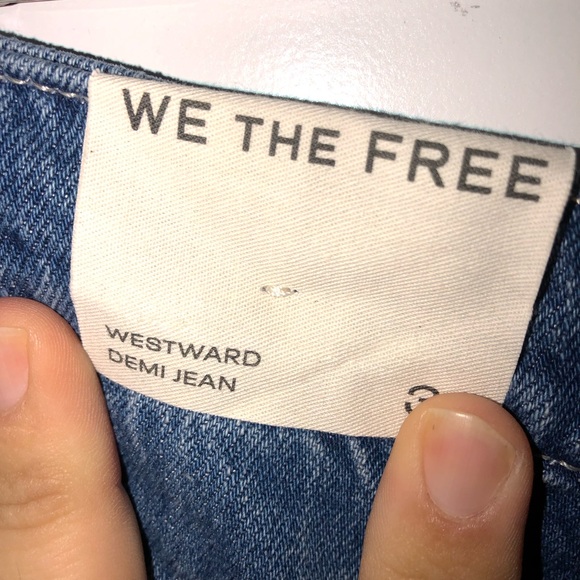 We The Free by Free People Westward Embroidered Barrel Under The Sea Jeans sz 33 - Picture 9 of 10